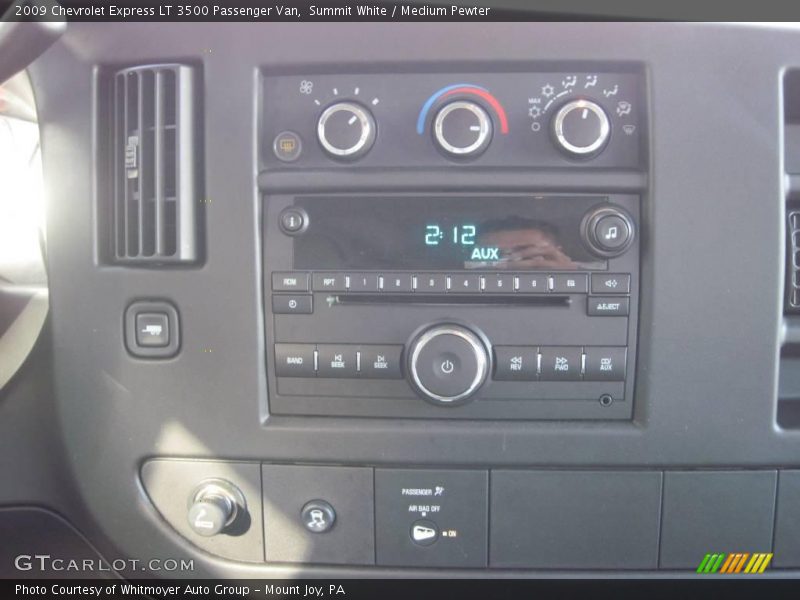 Summit White / Medium Pewter 2009 Chevrolet Express LT 3500 Passenger Van
