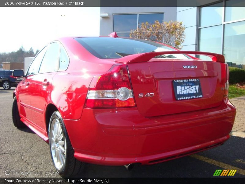 Passion Red / Off Black 2006 Volvo S40 T5