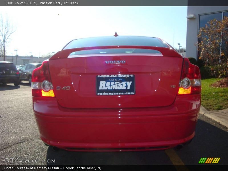 Passion Red / Off Black 2006 Volvo S40 T5