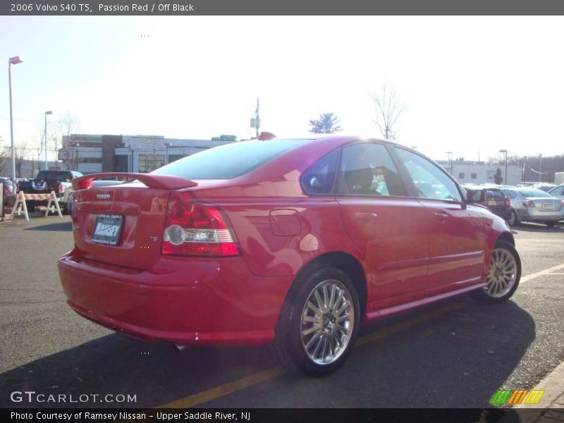 Passion Red / Off Black 2006 Volvo S40 T5