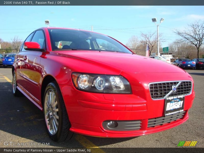 Passion Red / Off Black 2006 Volvo S40 T5