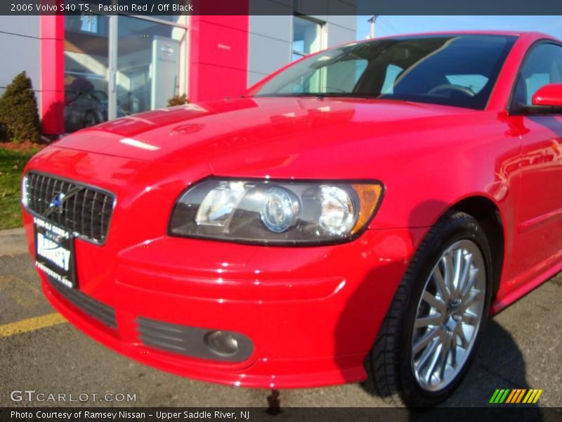 Passion Red / Off Black 2006 Volvo S40 T5