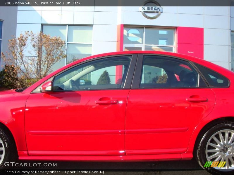Passion Red / Off Black 2006 Volvo S40 T5