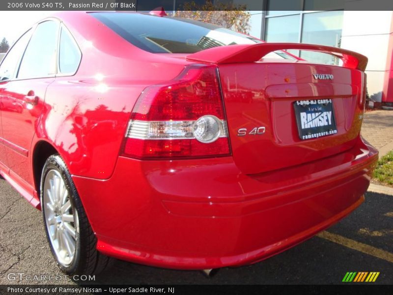Passion Red / Off Black 2006 Volvo S40 T5