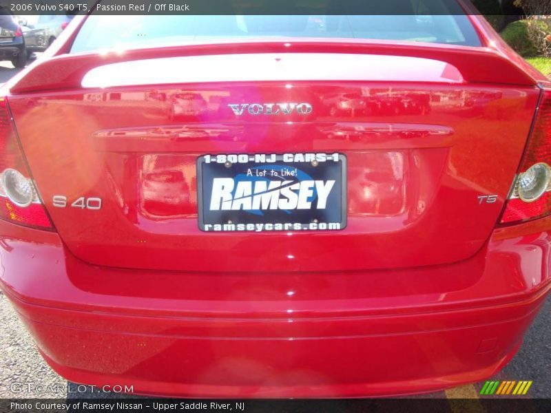 Passion Red / Off Black 2006 Volvo S40 T5