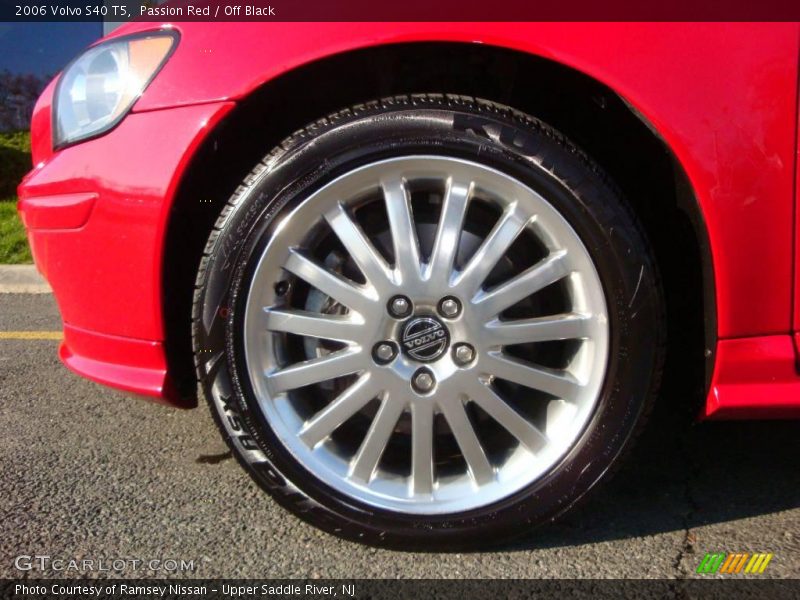Passion Red / Off Black 2006 Volvo S40 T5