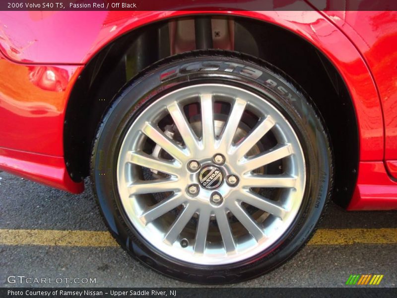 Passion Red / Off Black 2006 Volvo S40 T5