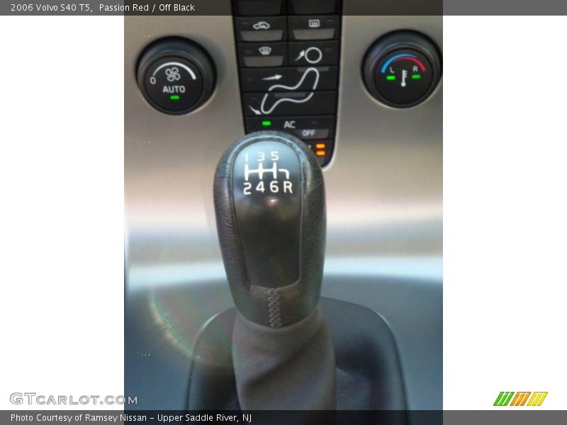 Passion Red / Off Black 2006 Volvo S40 T5
