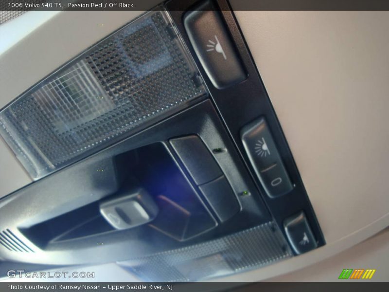 Passion Red / Off Black 2006 Volvo S40 T5