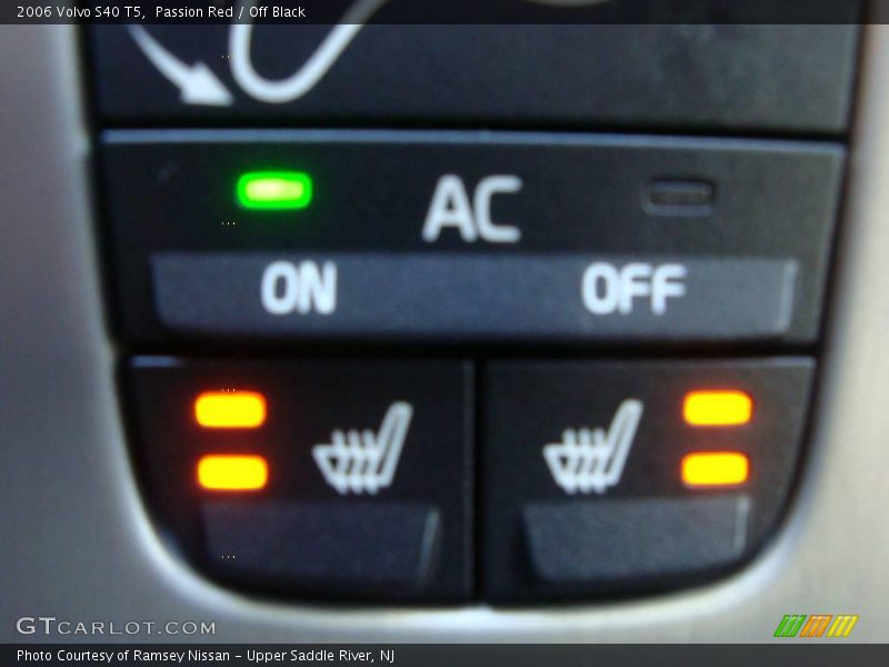Passion Red / Off Black 2006 Volvo S40 T5