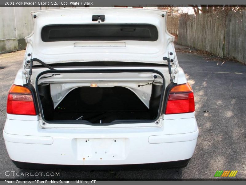 Cool White / Black 2001 Volkswagen Cabrio GLS