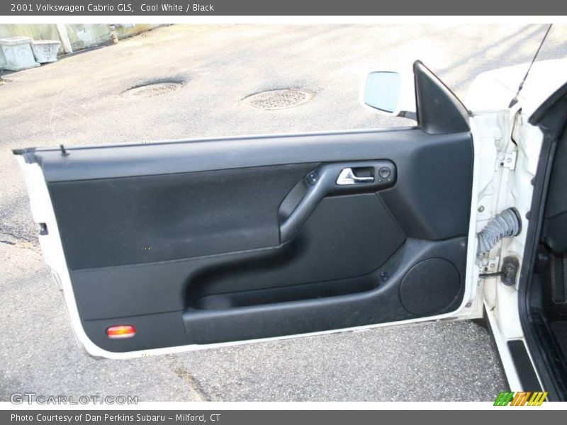 Cool White / Black 2001 Volkswagen Cabrio GLS