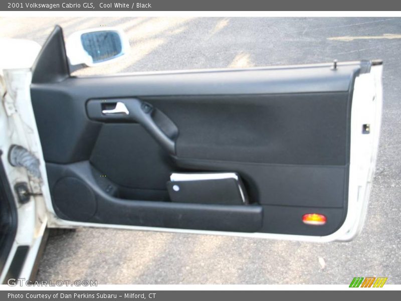 Cool White / Black 2001 Volkswagen Cabrio GLS
