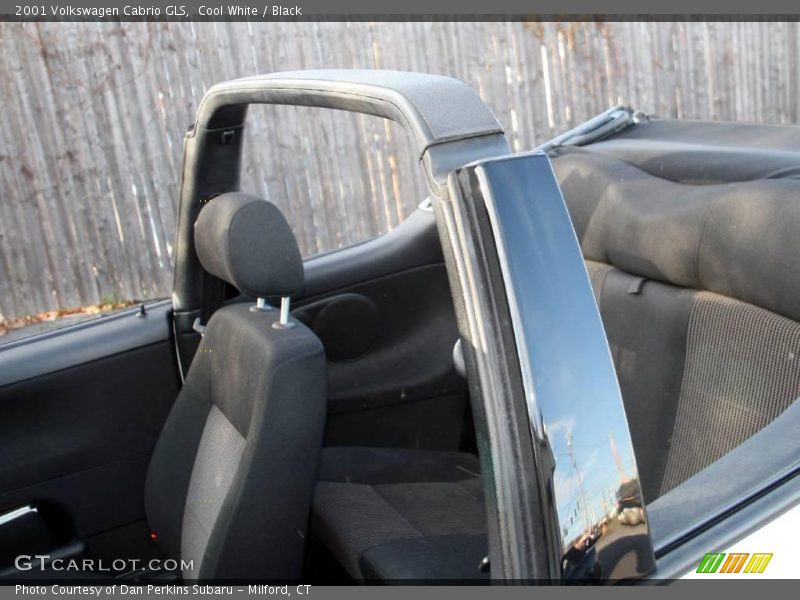 Cool White / Black 2001 Volkswagen Cabrio GLS