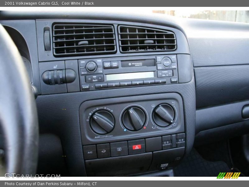 Cool White / Black 2001 Volkswagen Cabrio GLS