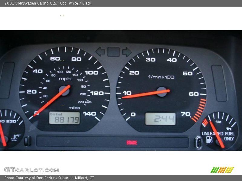 Cool White / Black 2001 Volkswagen Cabrio GLS