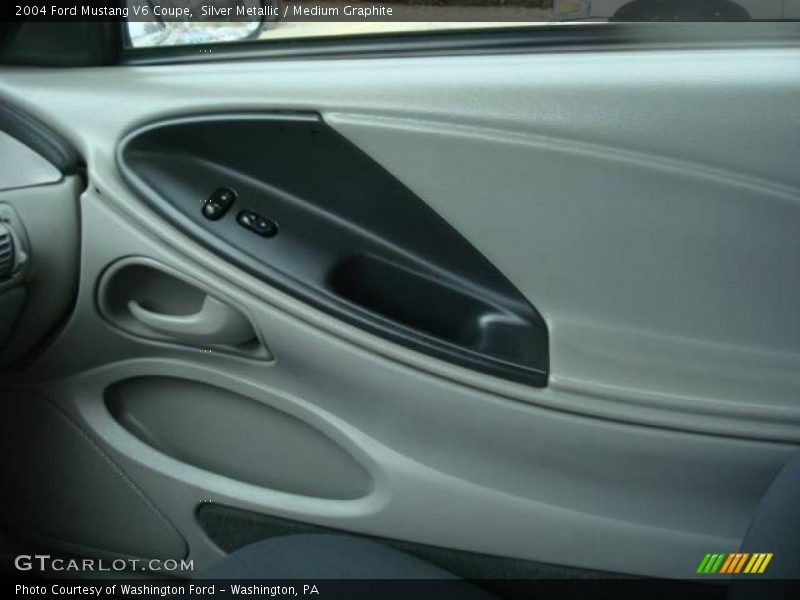 Silver Metallic / Medium Graphite 2004 Ford Mustang V6 Coupe