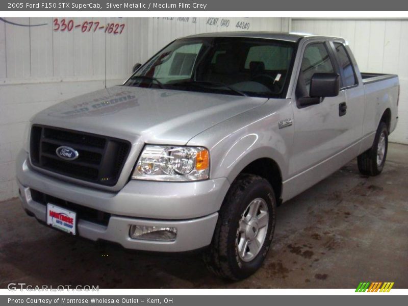 Silver Metallic / Medium Flint Grey 2005 Ford F150 STX SuperCab