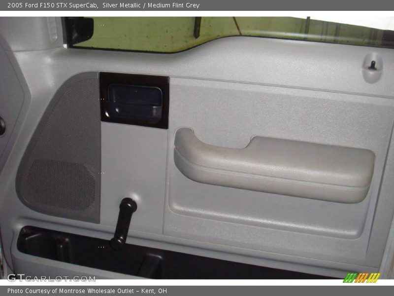 Silver Metallic / Medium Flint Grey 2005 Ford F150 STX SuperCab