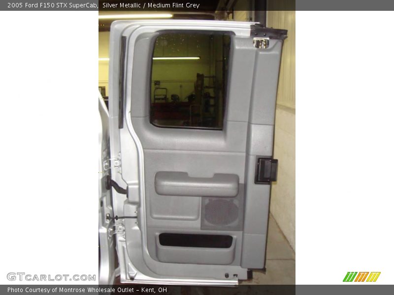 Silver Metallic / Medium Flint Grey 2005 Ford F150 STX SuperCab