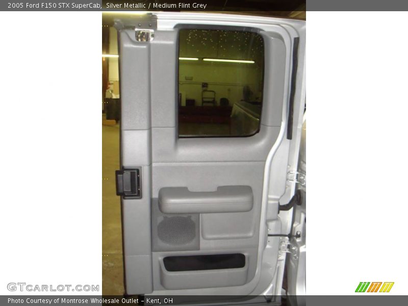Silver Metallic / Medium Flint Grey 2005 Ford F150 STX SuperCab