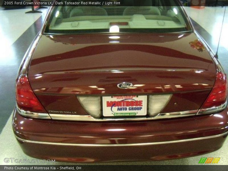 Dark Toreador Red Metallic / Light Flint 2005 Ford Crown Victoria LX