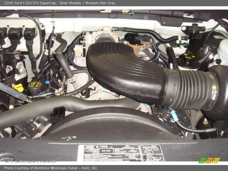 Silver Metallic / Medium Flint Grey 2005 Ford F150 STX SuperCab