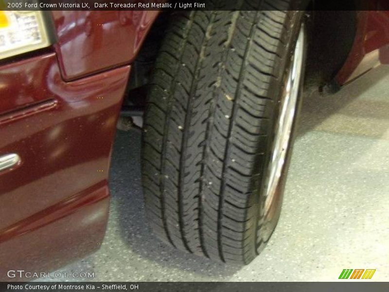 Dark Toreador Red Metallic / Light Flint 2005 Ford Crown Victoria LX