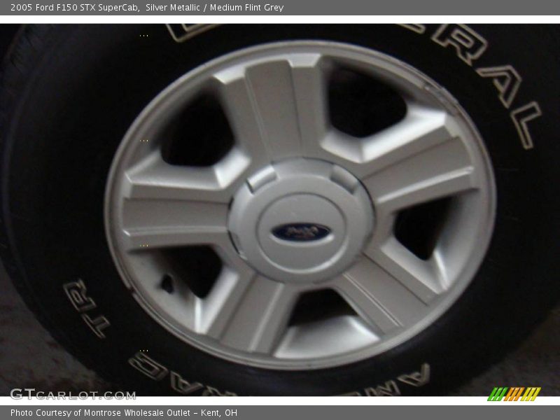 Silver Metallic / Medium Flint Grey 2005 Ford F150 STX SuperCab