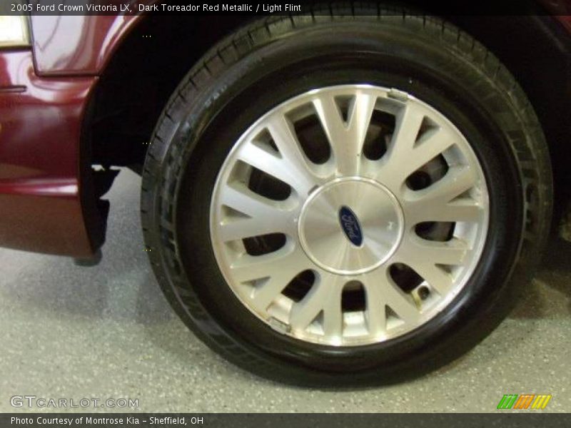 Dark Toreador Red Metallic / Light Flint 2005 Ford Crown Victoria LX