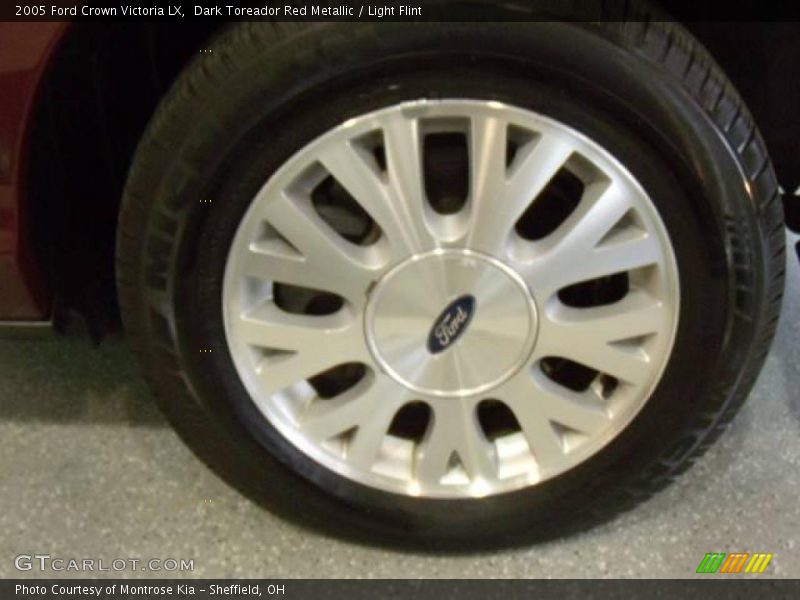 Dark Toreador Red Metallic / Light Flint 2005 Ford Crown Victoria LX