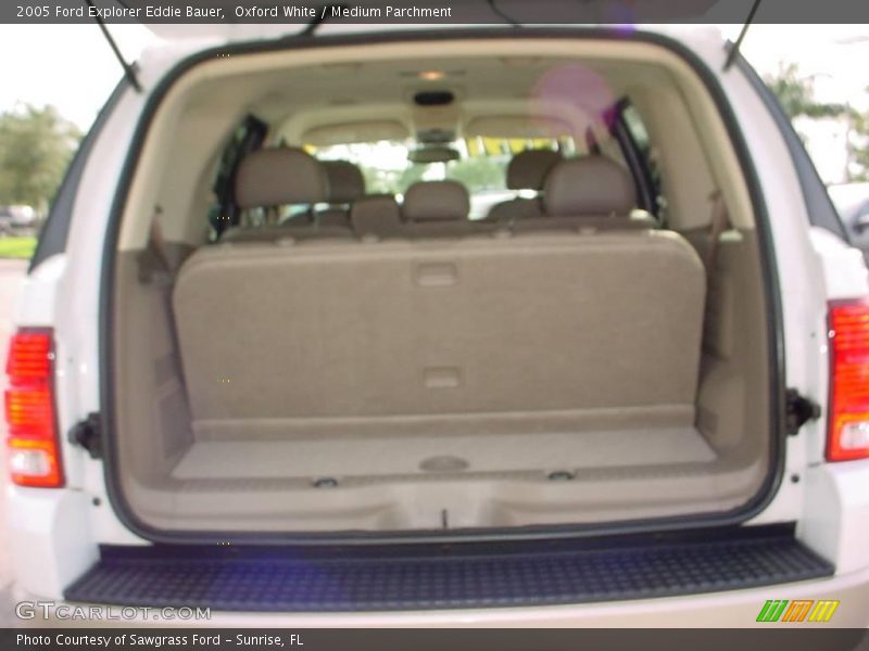 Oxford White / Medium Parchment 2005 Ford Explorer Eddie Bauer