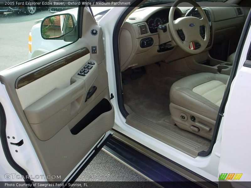 Oxford White / Medium Parchment 2005 Ford Explorer Eddie Bauer