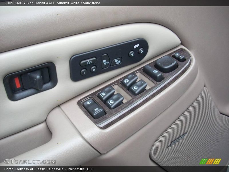 Summit White / Sandstone 2005 GMC Yukon Denali AWD