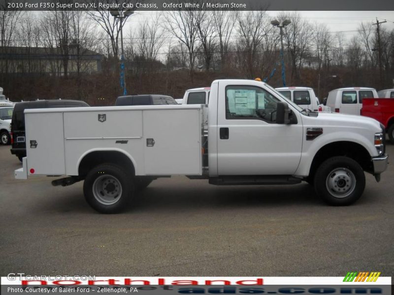 Oxford White / Medium Stone 2010 Ford F350 Super Duty XL Regular Cab Chassis