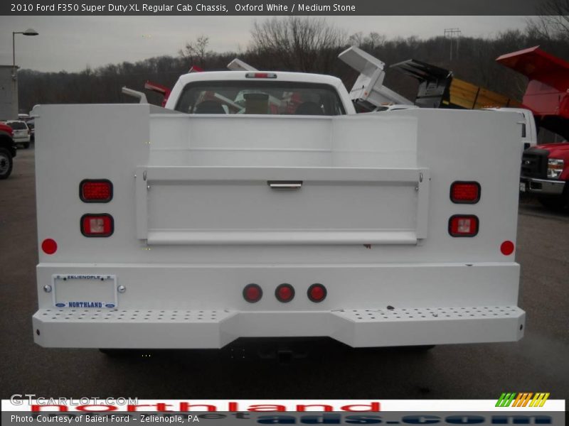 Oxford White / Medium Stone 2010 Ford F350 Super Duty XL Regular Cab Chassis