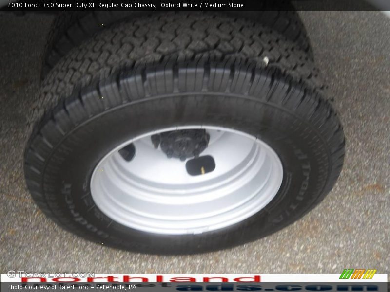 Oxford White / Medium Stone 2010 Ford F350 Super Duty XL Regular Cab Chassis