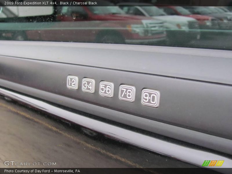 Black / Charcoal Black 2009 Ford Expedition XLT 4x4