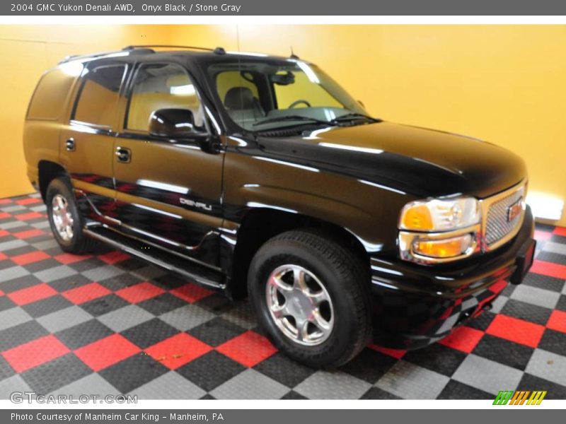 Onyx Black / Stone Gray 2004 GMC Yukon Denali AWD