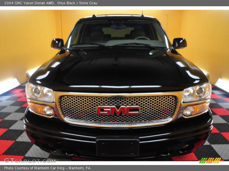 Onyx Black / Stone Gray 2004 GMC Yukon Denali AWD