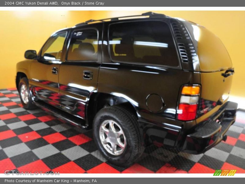 Onyx Black / Stone Gray 2004 GMC Yukon Denali AWD