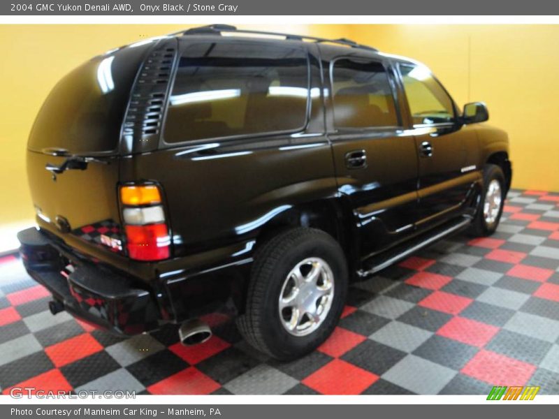 Onyx Black / Stone Gray 2004 GMC Yukon Denali AWD