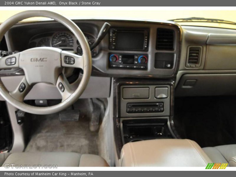 Onyx Black / Stone Gray 2004 GMC Yukon Denali AWD