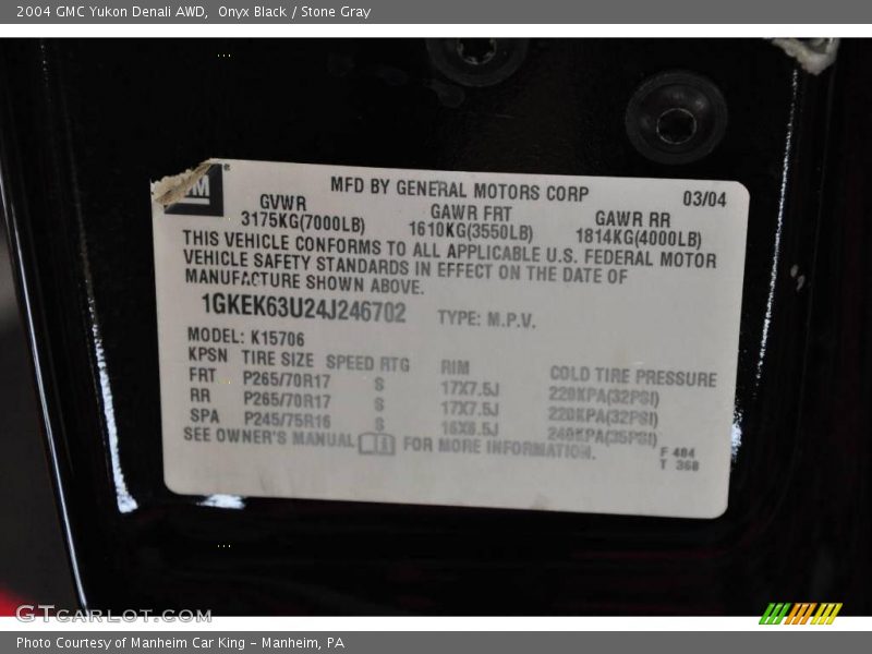 Onyx Black / Stone Gray 2004 GMC Yukon Denali AWD
