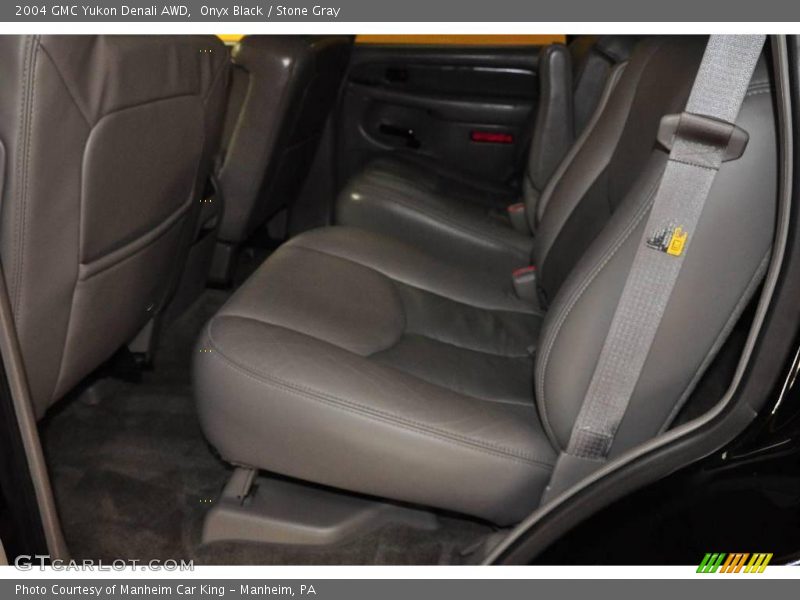 Onyx Black / Stone Gray 2004 GMC Yukon Denali AWD
