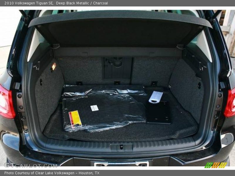 Deep Black Metallic / Charcoal 2010 Volkswagen Tiguan SE