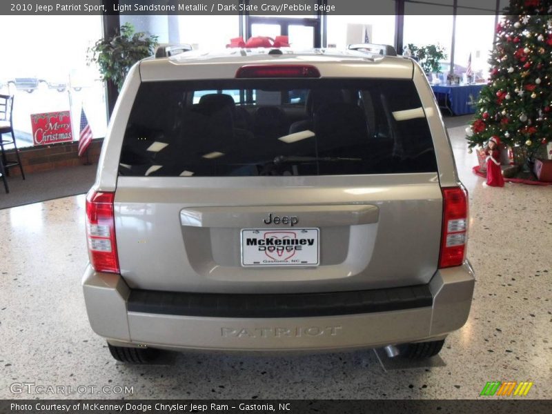 Light Sandstone Metallic / Dark Slate Gray/Pebble Beige 2010 Jeep Patriot Sport