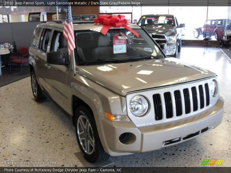 Light Sandstone Metallic / Dark Slate Gray/Pebble Beige 2010 Jeep Patriot Sport