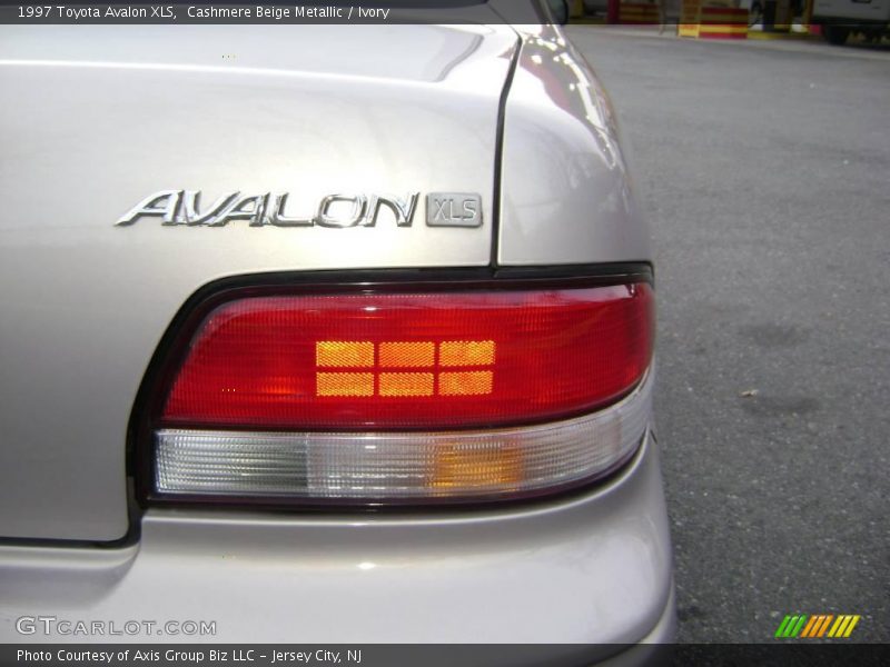 Cashmere Beige Metallic / Ivory 1997 Toyota Avalon XLS