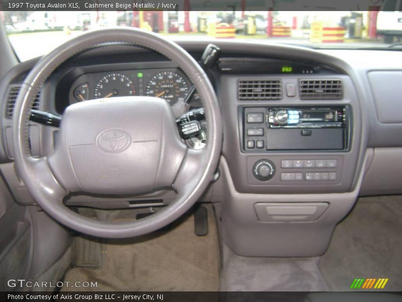 Cashmere Beige Metallic / Ivory 1997 Toyota Avalon XLS
